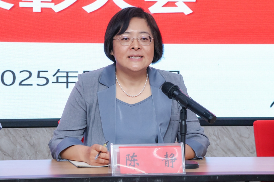 副校长陈静作总结讲话.jpg